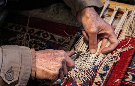 TurquoiseDomes's tweet photo. Iranian Carpet Weaving!
.
 #Tourism #Trip #Travel #Traveling #InstaTravel #Adventure #Explore #Hiking #Nature #Iran #ATMdubai #旅行 #伊朗 #carpet #people #handmade #hadcrafted #traditional https://t.co/XsJA6pKJuK