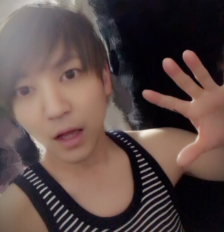 小林竜之 髪の毛ぺったんこーー 髪切ったらとても良い感じ 明日はレコーディングだぁーー 早いとこ寝よう みんなも良い夢を W おやふみ