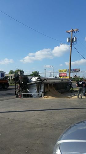 48Traffic's tweet photo. TRAFFIC ALERT: There is an overturned 18-wheeler in Decatur at the intersection of 6th Avenue and Church Street >> https://t.co/KxEYgPWkbG
(Photo courtesy Angela Shirley Southern) https://t.co/UCKoCUrVdn