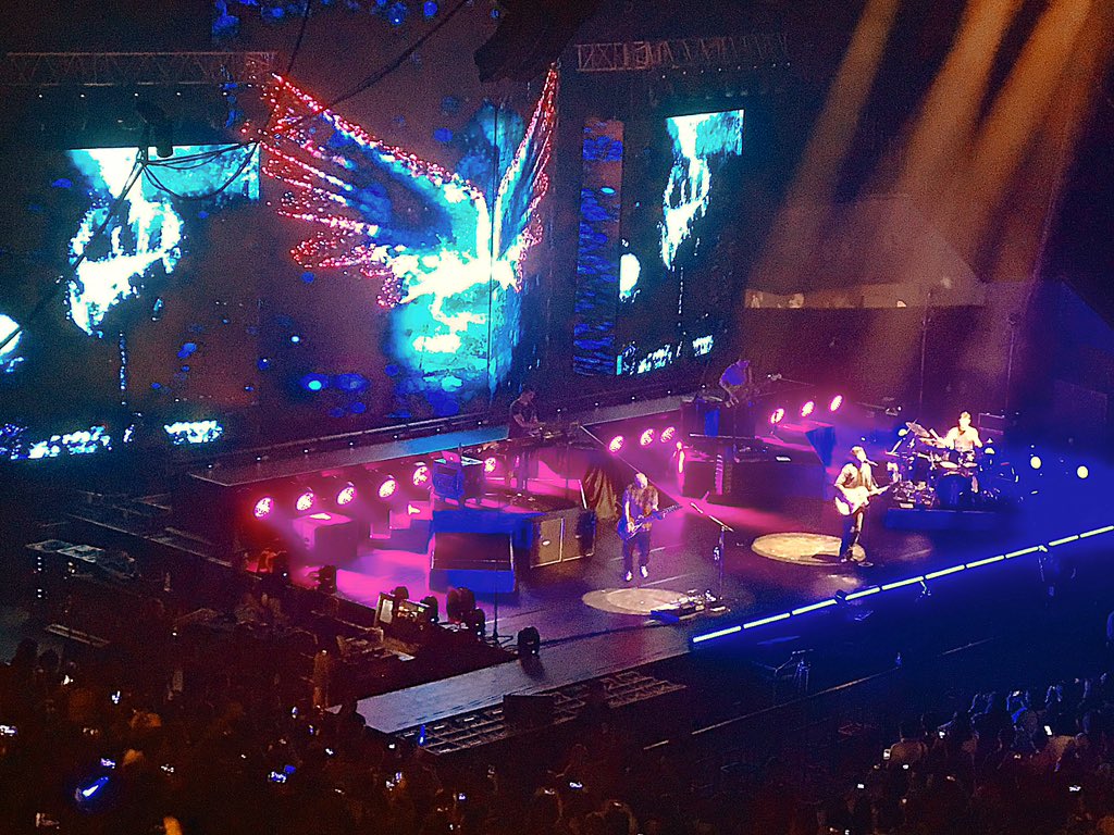 aaaikamendoza's tweet photo. I'll leave the door on the latch if you ever come back. Please come back! Gonna wait for you @thescript @TheScript_Danny #FreedomChildTourMNL ❤️ https://t.co/M7fMPjwN4u