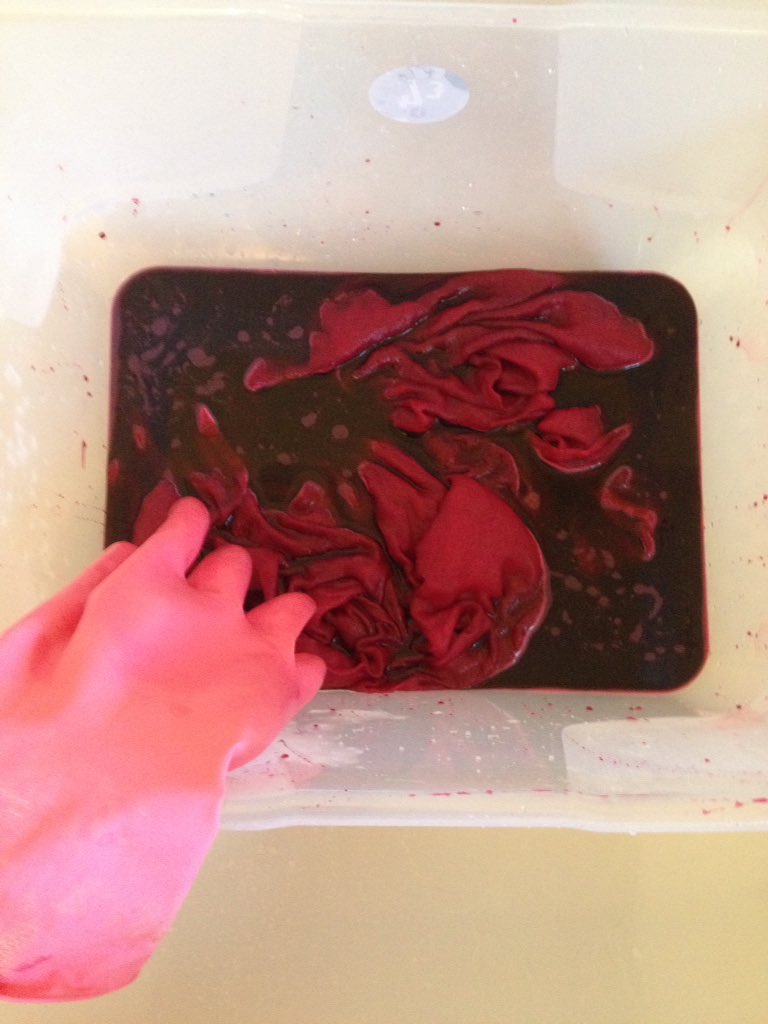 LJSFashions's tweet photo. #dyeing #graduation2018 #graduationcollection #victorians #VictorianWorkingWomen #inspirational #fashion2018 #ThursdayMotivation thank goodness for the #heatwave washing line drying 😊 @UniKentFashion https://t.co/b3pSp3MsdF