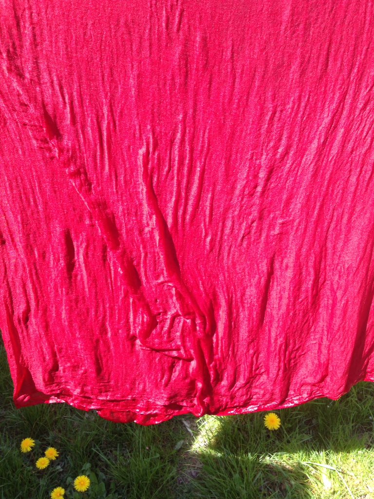 LJSFashions's tweet photo. #dyeing #graduation2018 #graduationcollection #victorians #VictorianWorkingWomen #inspirational #fashion2018 #ThursdayMotivation thank goodness for the #heatwave washing line drying 😊 @UniKentFashion https://t.co/b3pSp3MsdF