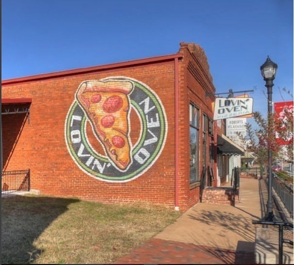 Metro_Atlanta's tweet photo. Perfect weather to enjoy pizza &amp; a local brew! 🍕🍻#visitmetroatl .
.
.
@jailhousebrews is taking over the taps at @lovinovenpizzeria in Locust Grove Thurs. April 19. Be there for tasty pizza, beer &amp; the chance to win prizes.
#craftbeer #gabeer #weekdayvibes #thursdays #pizza … https://t.co/bgMRVX5woB