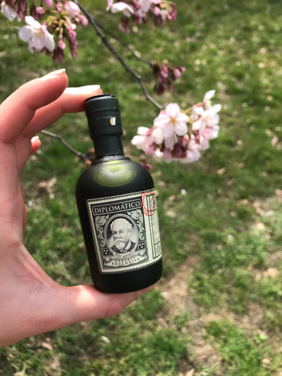 DiplomaticoRum's tweet photo. What does #MiniDiplo want? Spring. When does he want it? IMMEDIATELY. #ThursdayThought https://t.co/7cD7zdrjaP
