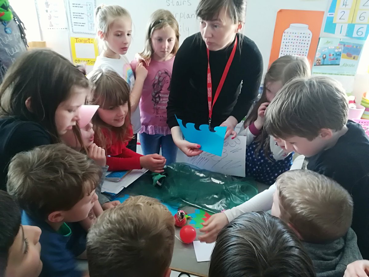 getns2nd's tweet image. Creative juices flowing here in 2nd Class 1! Question: how many still images does it take to make a 1 second clip in a Stop Motion Animation?! 👁️💥💫🌅 #CreativeAnimators #brainstorming #12seconds