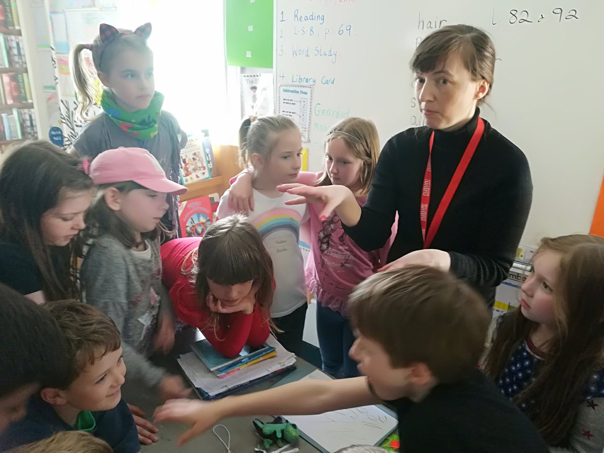 getns2nd's tweet image. Creative juices flowing here in 2nd Class 1! Question: how many still images does it take to make a 1 second clip in a Stop Motion Animation?! 👁️💥💫🌅 #CreativeAnimators #brainstorming #12seconds