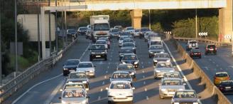 El precio de la #gasolina se sitúa en máximos desde 2015 levante-emv.com/economia/2018/…