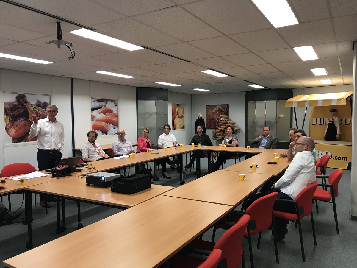 Voordat we van start gaan met de rondleiding bij Jumbo Distributie Centrum Woerden hebben de nieuwe leden een bijeenkomst om kennis te maken met het bestuur en elkaar. #woerden #okw #okwwoerden #jumbo