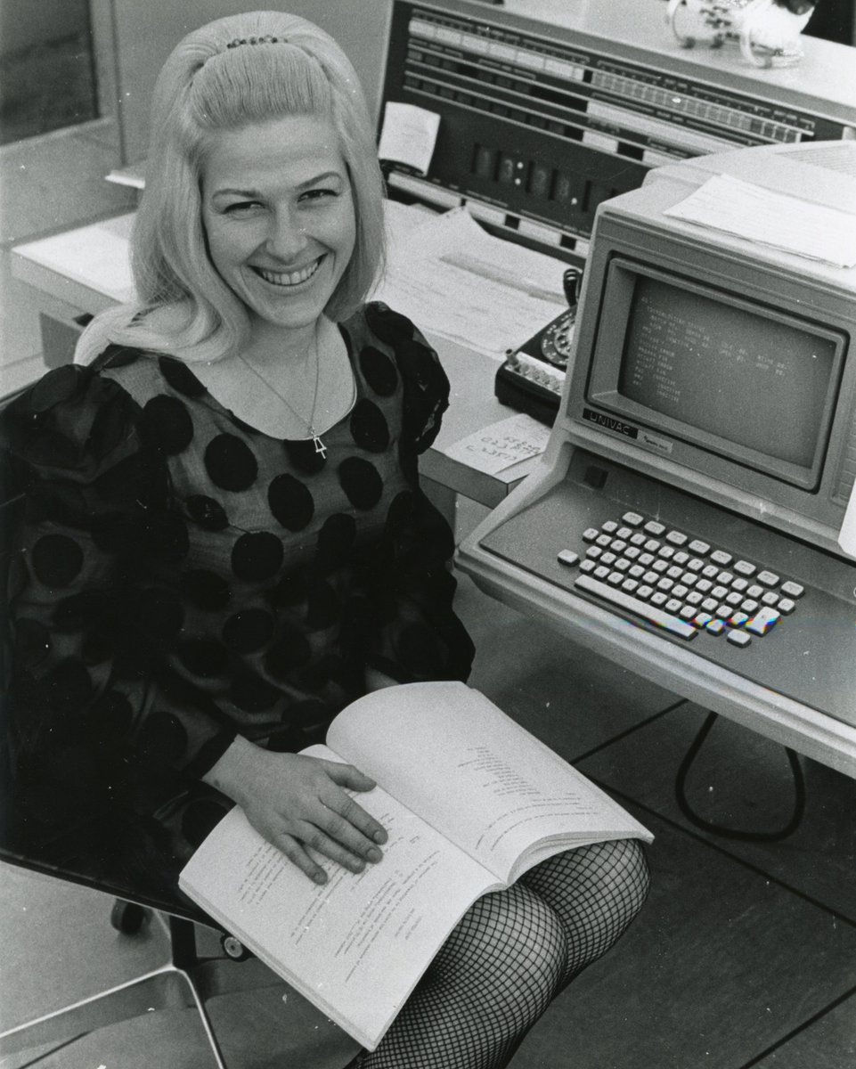 IITArchives's tweet photo. Anyone know about the machine this lovely lady is using? It looks like a UNIVAC 1108, but it would be great to confirm for our records! #IllinoisTech #STEMarchives #Archives https://t.co/SxH2eaydUA