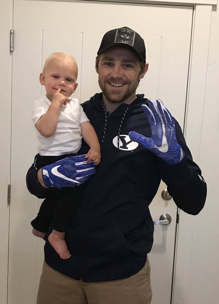 jlinehan9's tweet image. HAPPY 4/19 DAY!
In honor of such a tremendous memory I’m giving away a signed pair of gloves I never used because punters don’t need gloves! To enter just RETWEET this tweet! May you all live your lives with the same courage I had running from the back of my end zone.