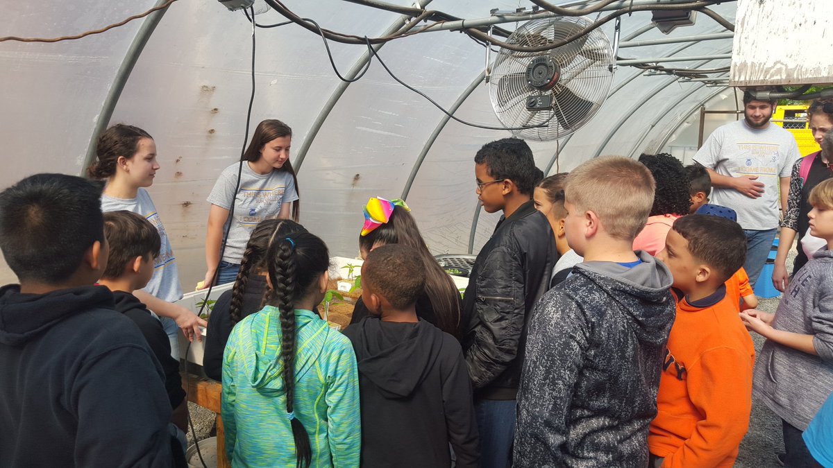 SVHS_FFA's tweet photo. Great day to spread our knowledge of agriculture to local third grade students. https://t.co/wtdPfqwnRW
