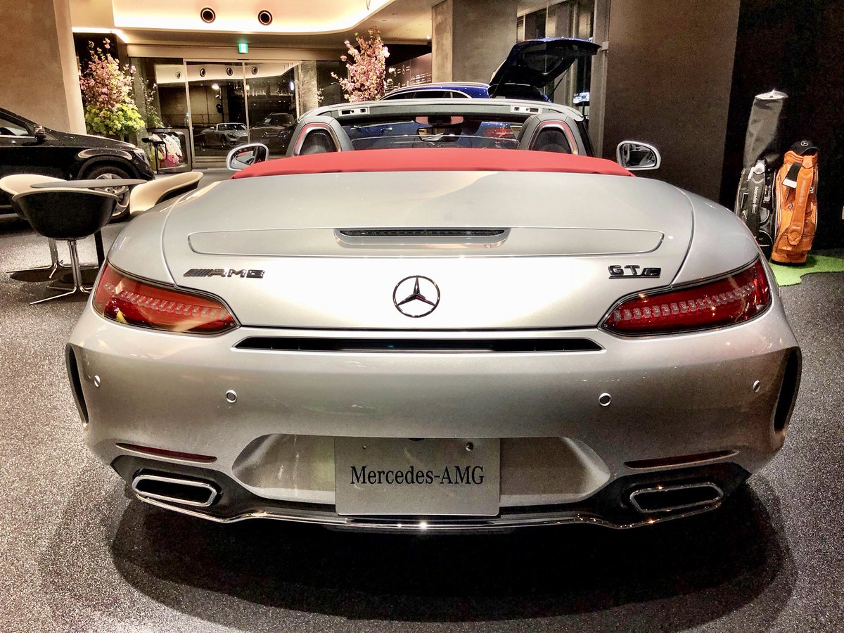CvincentO's tweet photo. Babe you’re so fine😍
Grand opening in Nishishinjuku
@ メルセデス・ベンツ西新宿
#メルセデス #mb #mbfan #amg #amggtc #gtc #convertible #roadater #merc #m178 #biturbov8 #biturbov8amg #v8biturbo #wheels #rims #michelin #pilotsupersport #nishishinjuku #japan #shotoniphone https://t.co/HVyntTOwAO