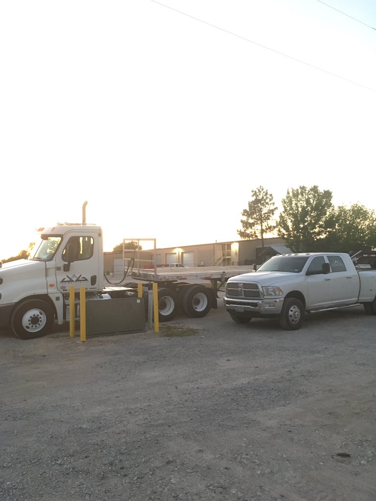 jagmetalsllc's tweet image. The team worked late to get this order out for @texassteeltech. Plus, c\o our new semi! #PBRpanels #metalbuildingsupplier #weatherfordtx