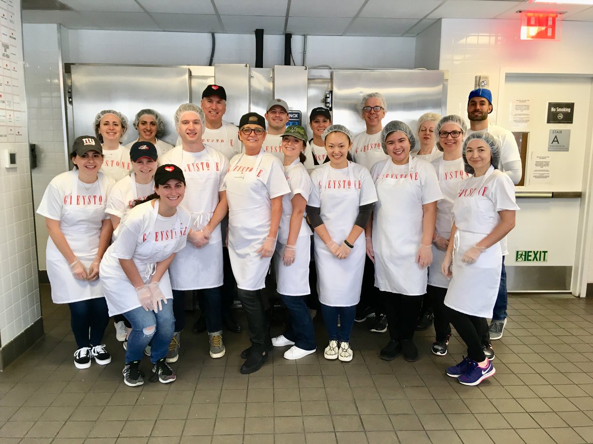 godslovenyc's tweet photo. Thanks so much to the team from @GreystoneCo for volunteering with us today! We like your matching shirts, smiles, and great energy! #foodismedicine #givebackgivelove https://t.co/wUpPL28QdH