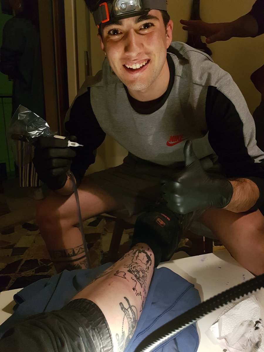 Robert_Megias's tweet photo. Tatuando un poquito.. https://t.co/jo6UU6XxAN