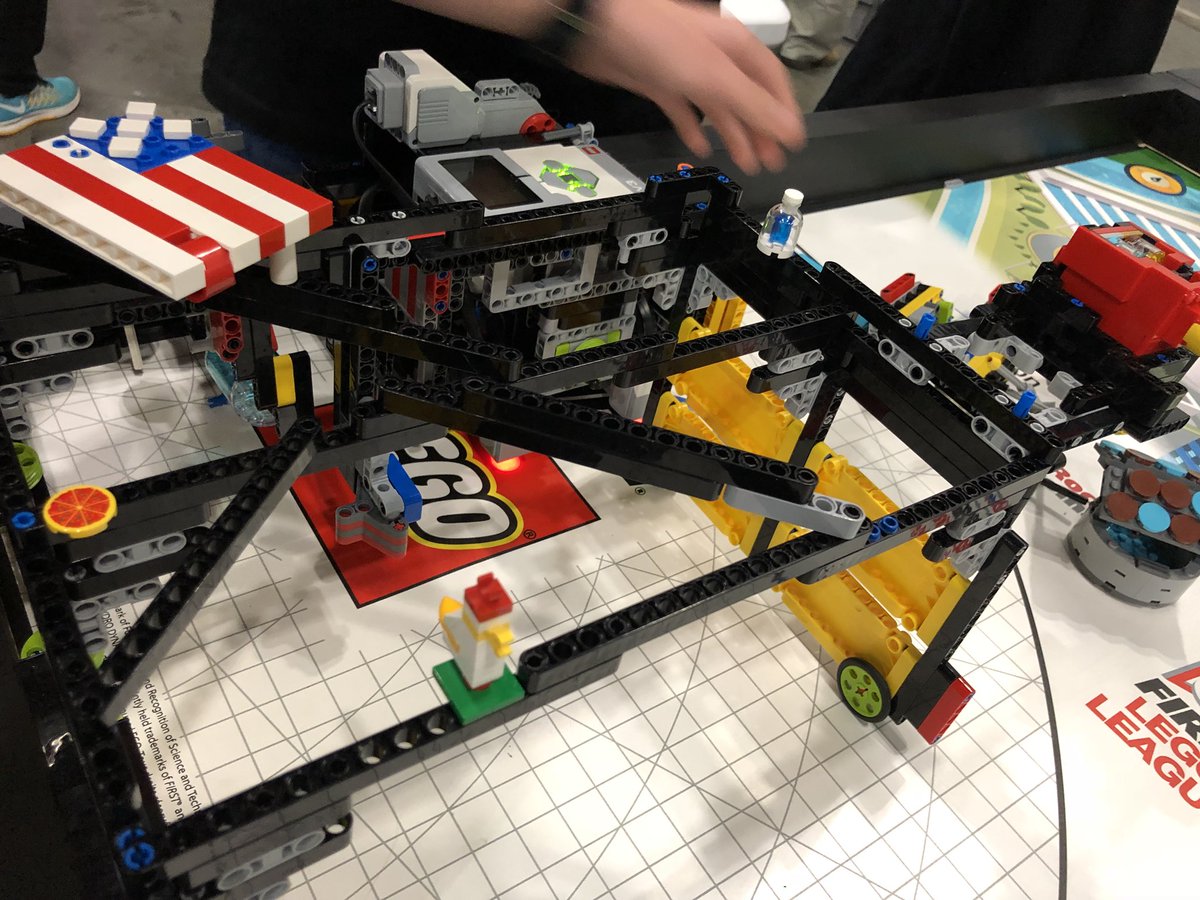 ElectricLEGOS's tweet photo. @FLLchicken has been spotted in Houston... on our robot attachment 🤖🐔#FIRSTchamp #HYDRODYNAMICS https://t.co/EhbVQpNytJ