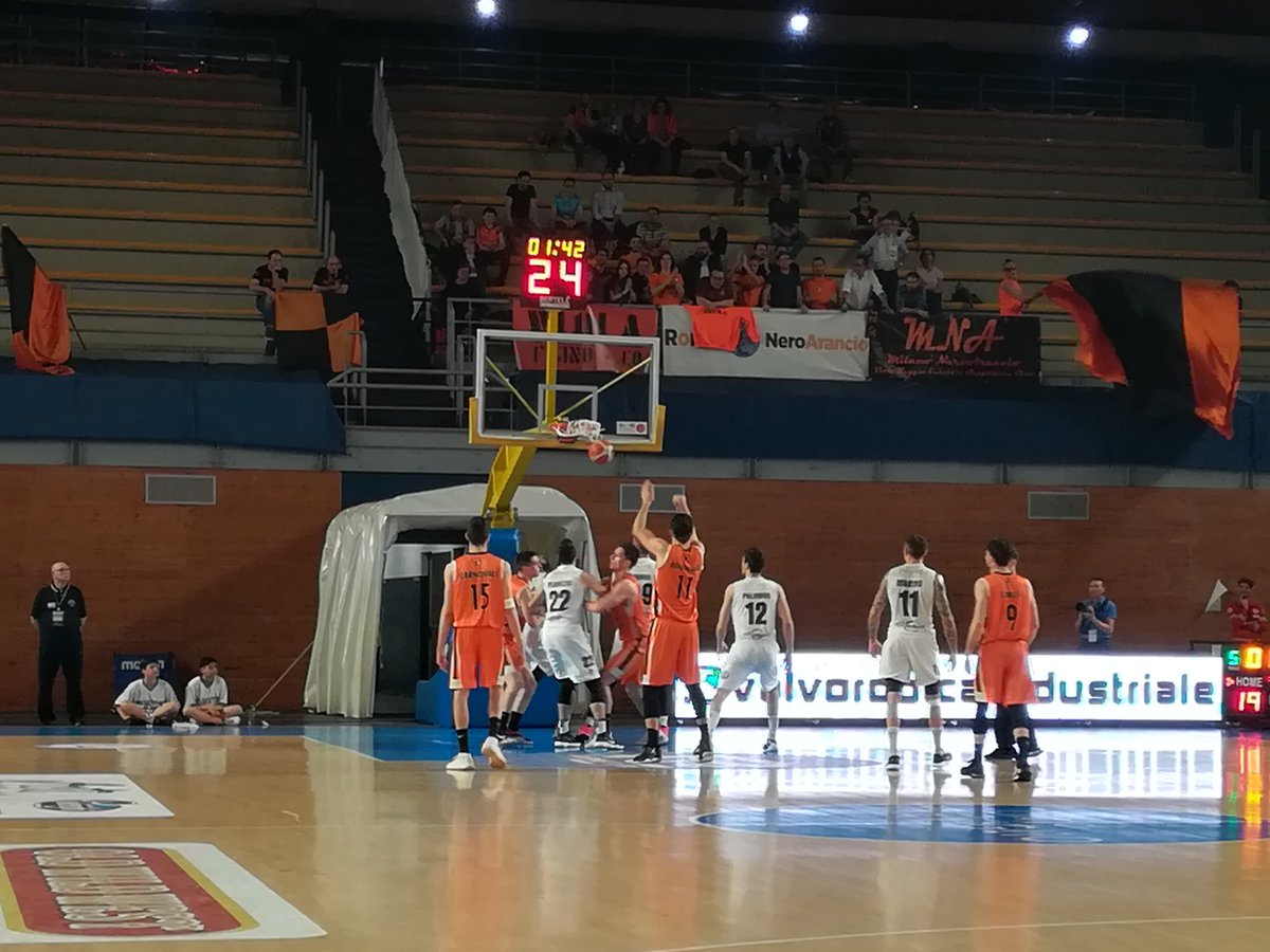 Viola_RC's tweet photo. #RemerTreviglio
#MetExtraReggioCalabria
25-19 al termine del primo periodo.

#IoSonoLaViola #SerieA2OldWildWest #lnpsocial #LaNostraPassione https://t.co/aKcSS4ZeJb