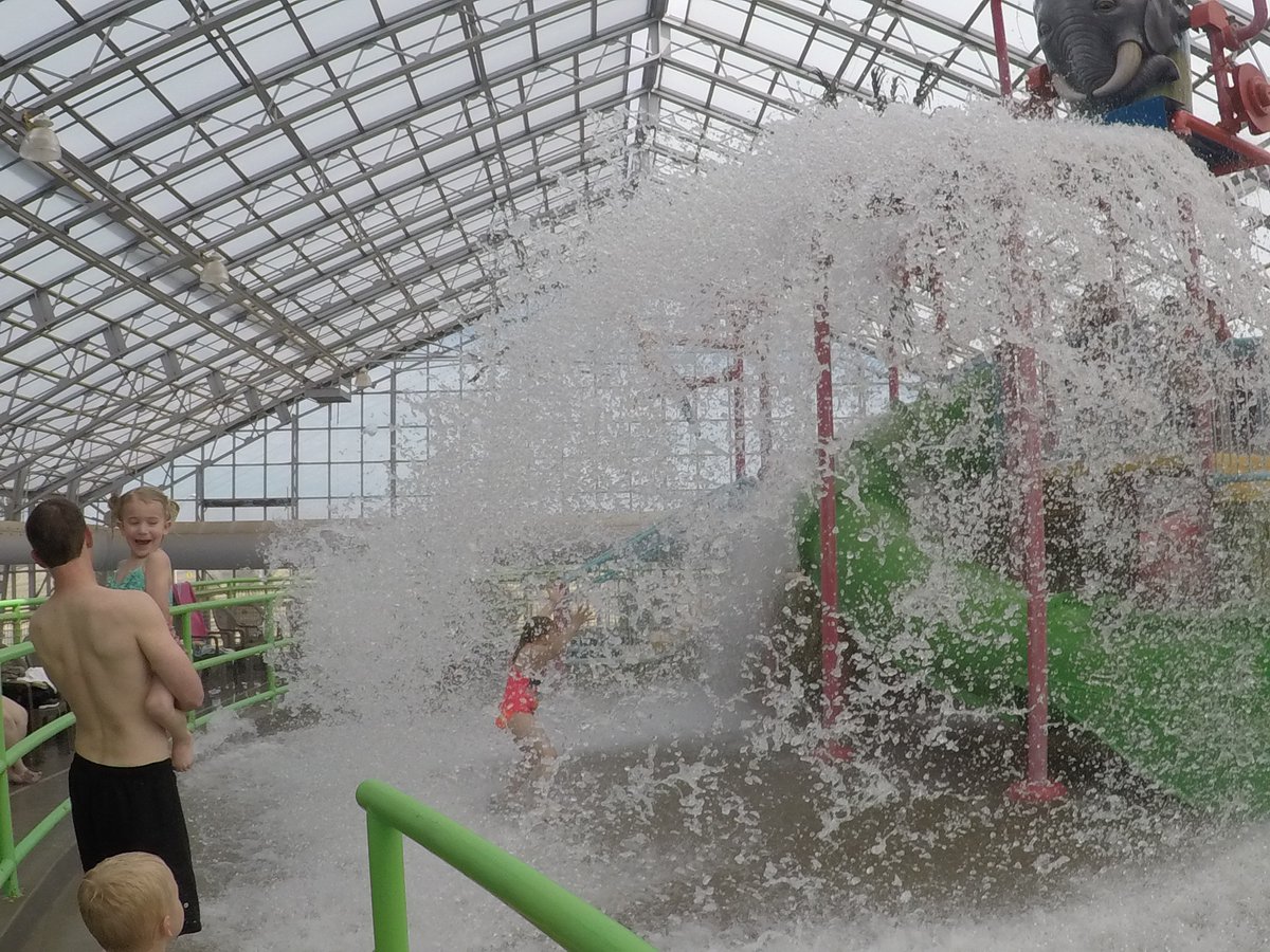 Water_Zoo's tweet photo. Rain is coming! Avoid the dreary weather at the Water-Zoo Indoor Water Park, where it's always 83° and sunny! We are open Friday 4:00 PM to 8:00 PM, and Saturday and Sunday 10:00 AM to 8:00 PM. Reserve your tickets today at https://t.co/mDbERTFA3n! https://t.co/VJiVXIA5t0