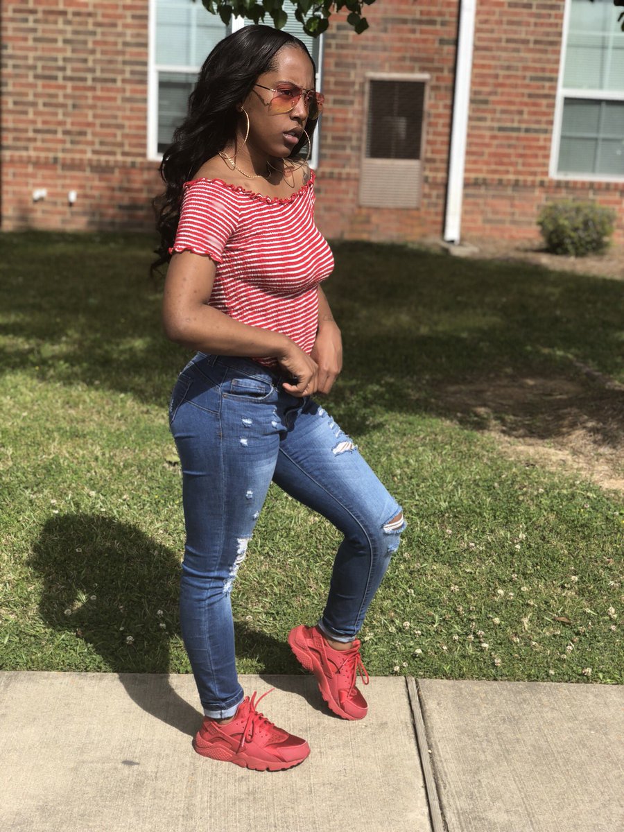 KiaraMoshai's tweet photo. they gone know who you is 😛😍🤤❤️ #latepostthough https://t.co/fFaFjNZXrE