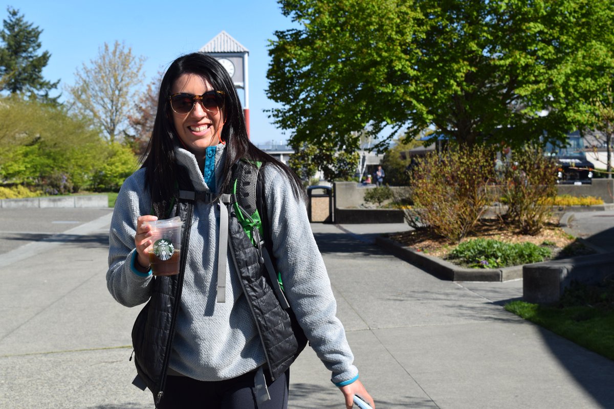 SouthSeattleCC's tweet photo. ☀️Sun's out, Otters out! It's been a beautiful week here on campus, check out these Southies soaking up the sunshine! #SouthSmiles #LifeatSouth https://t.co/QB4BUVnT5m
