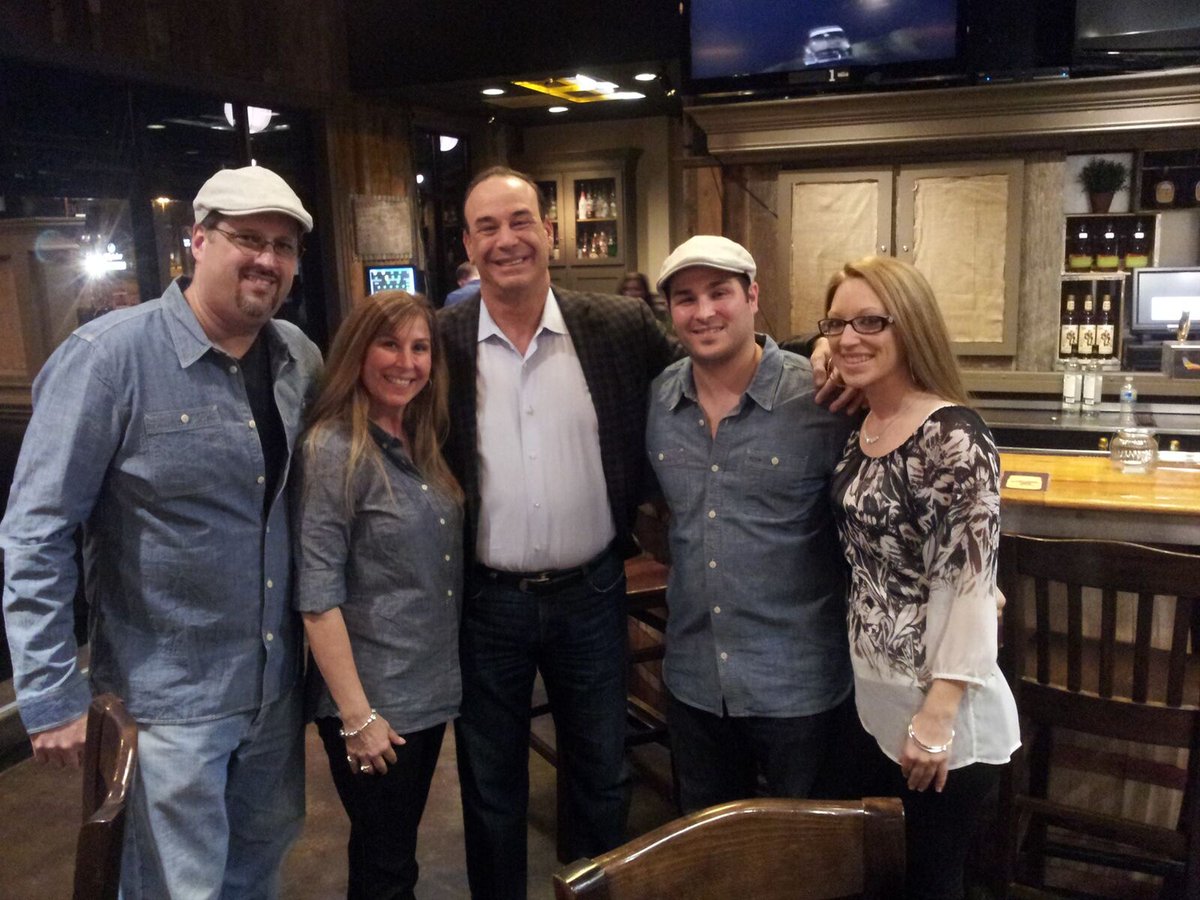 MoonRunners Saloon tweet media