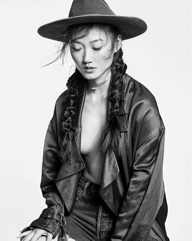 💃 <a href="/ash_foo/">裏垢垢</a> of @newyorkmodels 👗 @meganpnyc 💄<a href="/lizomakeup/">Liz Olivier</a> using <a href="/narsissist/">`</a> 💇 @errolkaradag for @obviousmag ⠀⠀⠀⠀⠀⠀⠀⠀⠀
Ash wears @nomianyc jacket <a href="/aliceandolivia/">alice + olivia</a> jeans, Memo necklace, and @rearwindowvintage hat ift.tt/2F0HQH7