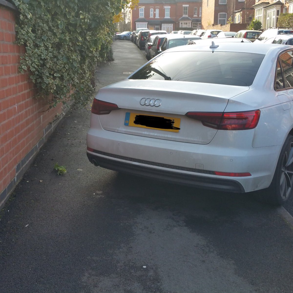 MoseleyHeathWMP's tweet photo. Once again alongside regular duties this week we’ve encountered dangerous &amp; illegal parking across the ward. Numerous drivers have been reported for offences including parking on zig zags, obstruction and leaving a vehicle in a dangerous position. #parkitdontplonkit #OpParkSafe https://t.co/JspZZmlLHc