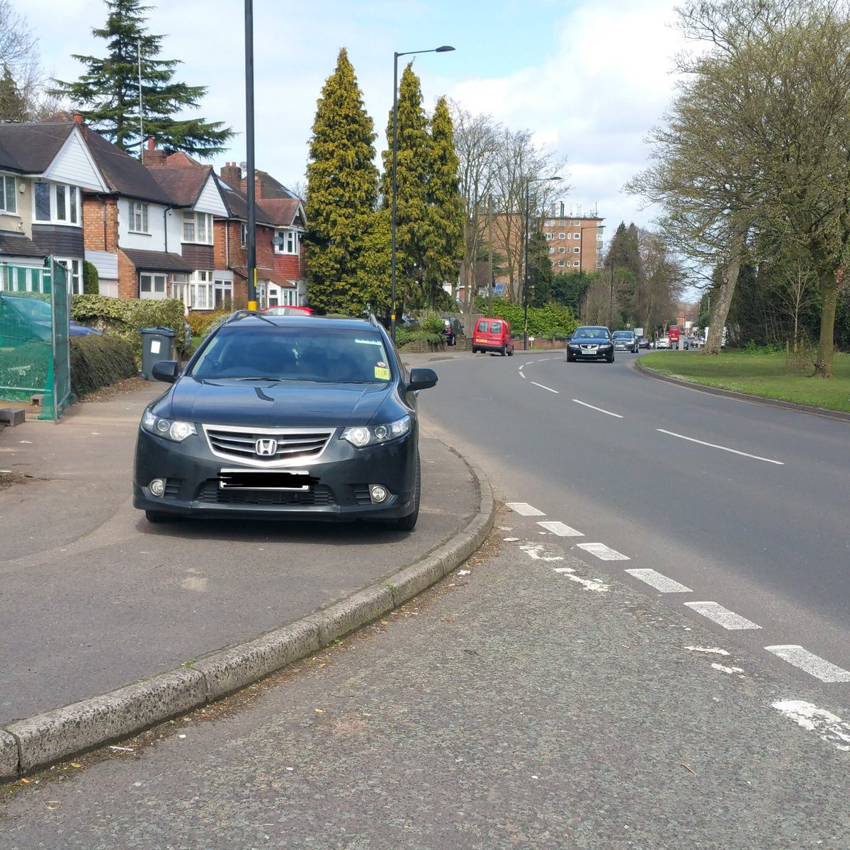 MoseleyHeathWMP's tweet photo. Once again alongside regular duties this week we’ve encountered dangerous &amp; illegal parking across the ward. Numerous drivers have been reported for offences including parking on zig zags, obstruction and leaving a vehicle in a dangerous position. #parkitdontplonkit #OpParkSafe https://t.co/JspZZmlLHc