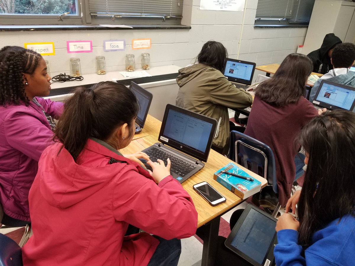 Sa_rah_Olson's tweet photo. "Though this be madness, yet there is method in't." #jebthanks @Ms_Pattinson_ for allowing me to photograph your awesome Hamlet Instagram! Its clear the #creativityandcollaboration was bubbling! https://t.co/bCaJNDTCKM