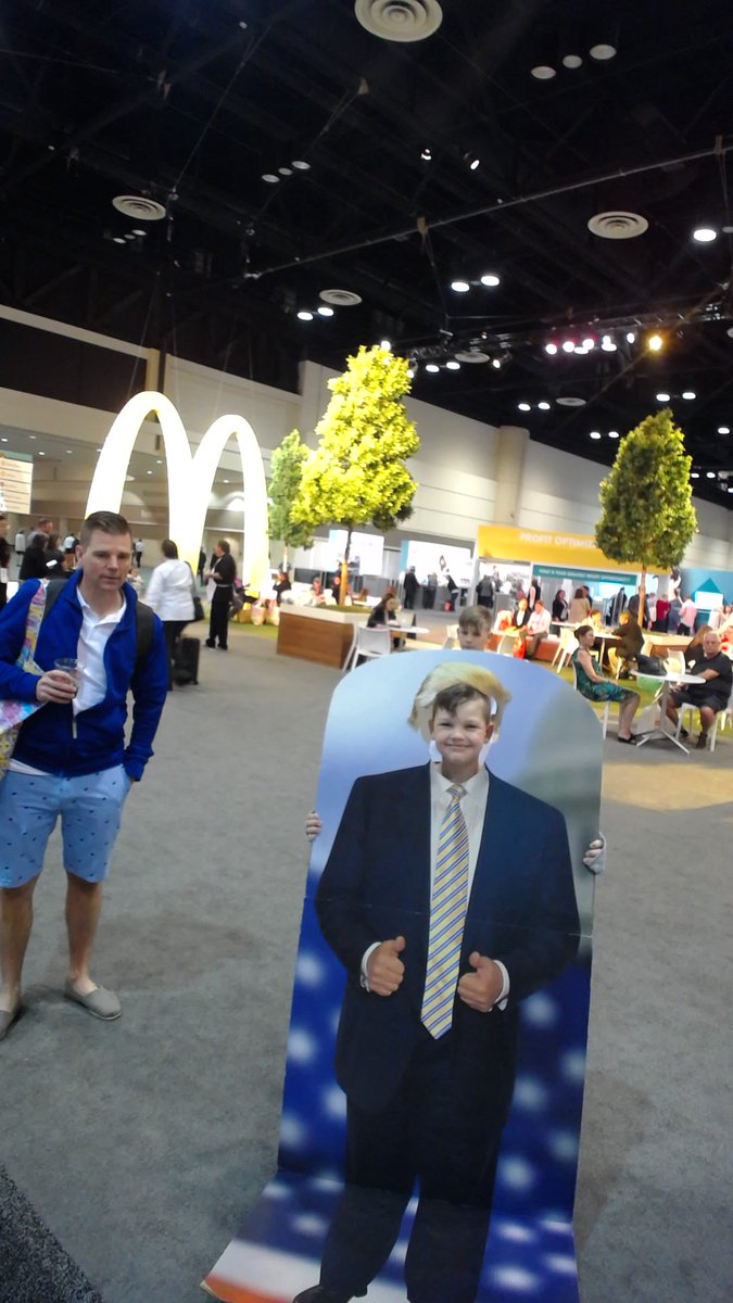 WWConvention's tweet photo. I'm enjoying McDonald's #WorldWide18 #wwc2018 https://t.co/9EHWYIbHUM