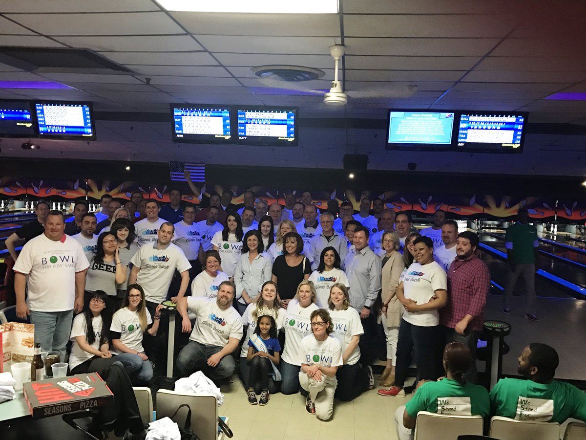 BBBSDELAWARE's tweet photo. We're less than a month away from #bowlforkidssake 2018! Have you registered your team yet?? Last year we sold out! Reserve your lane today at: https://t.co/UOEhl8rcXS #fundraising #wilmingtonevents #bowling #happyhour #charity #bigbrothersbigsisters #bbbsde https://t.co/dvIkHKEqIN