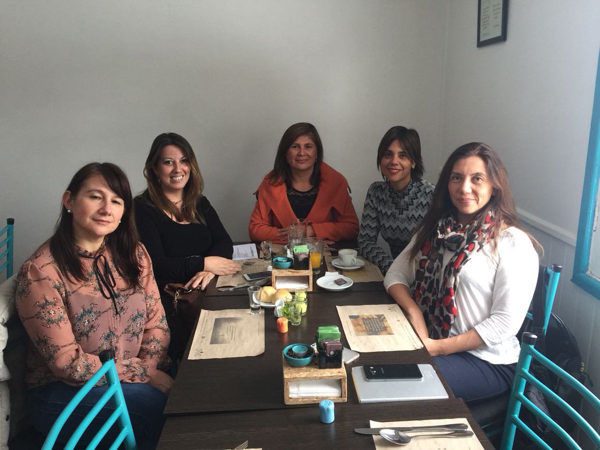 Hoy tuvimos una reunión muy productiva con la Seremi de la Mujer, donde acordamos realizar en conjunto varias actividades. Estamos muy contentas con la disposición de la Seremi por trabajar en los temas que como mujeres periodistas nos interesan.