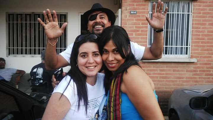 SonsiPerdomo's tweet photo. #TBT Julio 2013, 2 días de filmaciones, para lograr el 4to videoclip de @JoseMaderanino &amp; 3erMundo, "OTRA BAILARÁ".
Yo me disfruté estos días al máximo, todos trabajando y yo captando con mi teléfono cada movimiento. 
Es definitivo, amo la fotografía. 📷
#tbt #recordaresvivir https://t.co/4T6EHEWjSQ