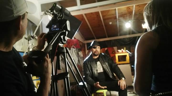 SonsiPerdomo's tweet photo. #TBT Julio 2013, 2 días de filmaciones, para lograr el 4to videoclip de @JoseMaderanino &amp; 3erMundo, "OTRA BAILARÁ".
Yo me disfruté estos días al máximo, todos trabajando y yo captando con mi teléfono cada movimiento. 
Es definitivo, amo la fotografía. 📷
#tbt #recordaresvivir https://t.co/4T6EHEWjSQ