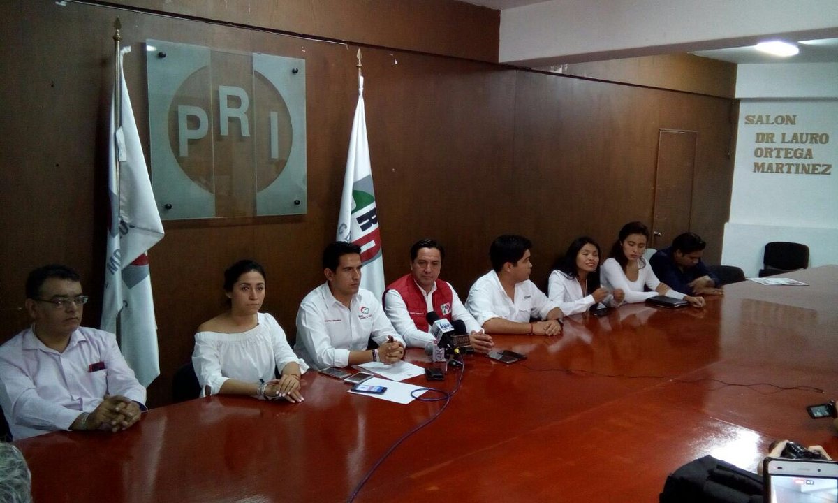 AlbertoMtzGlz's tweet photo. En el #PRI no aceptaremos traiciones, es mejor que quien se fue de nuestras filas, vaya y traicione a su nuevo partido, porque a la militancia priísta y a la propia sociedad ya la traicionaron, no es bien visto el convertirse en chapulín. https://t.co/5aF4CipBLj