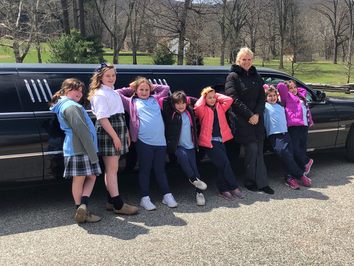 MTCRegional's tweet photo. Who wouldn’t want to go to lunch in a limo with their Principal? These lucky MTC students got to do just that yesterday. This is just another great MTC Auction item. @Seasons52 #MTCauction #MTCproud #lunch #ValleyForgePark https://t.co/dbmxPZYQv8