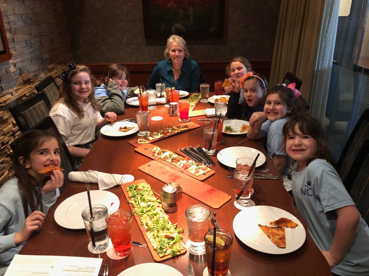 MTCRegional's tweet photo. Who wouldn’t want to go to lunch in a limo with their Principal? These lucky MTC students got to do just that yesterday. This is just another great MTC Auction item. @Seasons52 #MTCauction #MTCproud #lunch #ValleyForgePark https://t.co/dbmxPZYQv8
