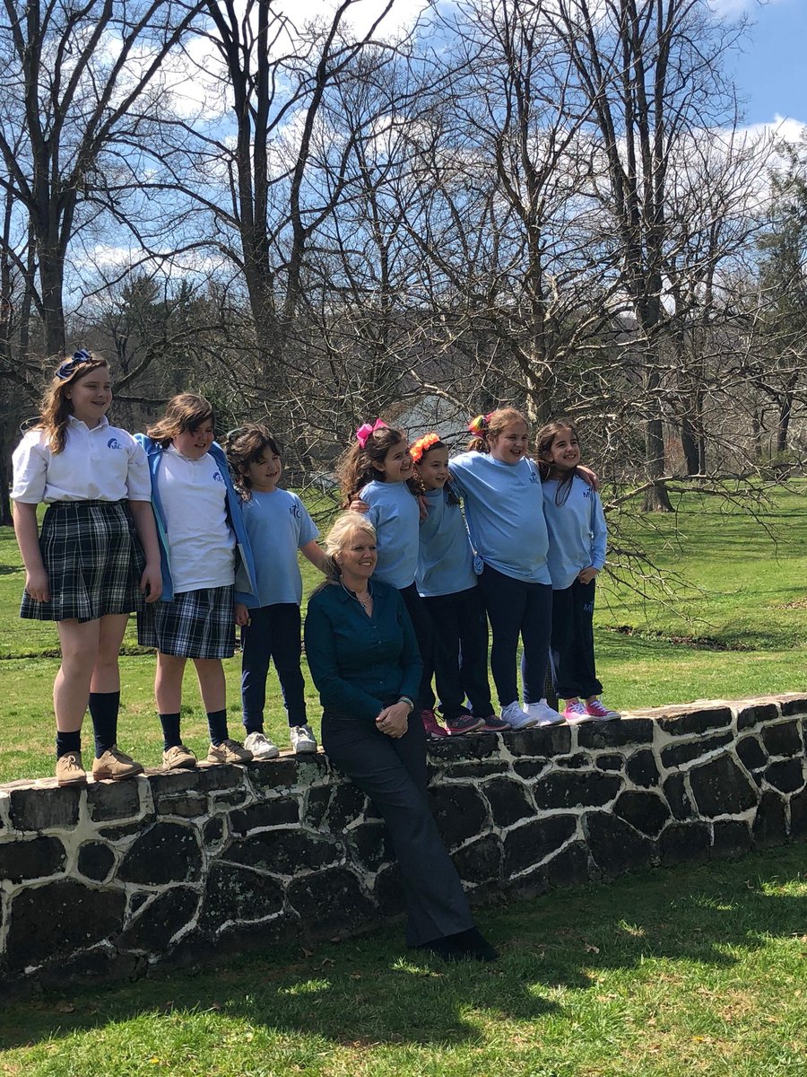 MTCRegional's tweet photo. Who wouldn’t want to go to lunch in a limo with their Principal? These lucky MTC students got to do just that yesterday. This is just another great MTC Auction item. @Seasons52 #MTCauction #MTCproud #lunch #ValleyForgePark https://t.co/dbmxPZYQv8