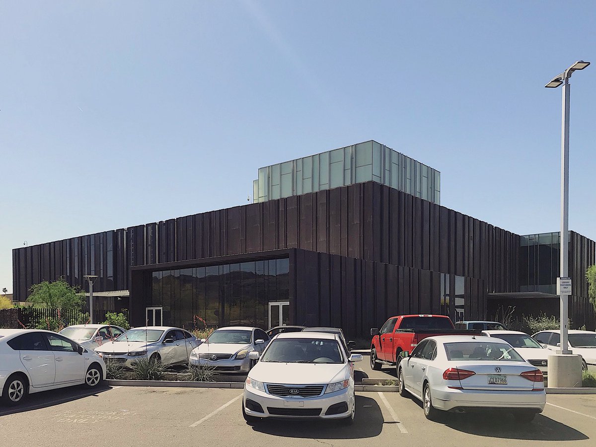 chokmanalo's tweet photo. South Mountain Community Library by @richardbauer_
...
#architecture #travel #photography #library #design #metalskin #copper #cedar #wood #lasercut #patterns #RichärdBauer #SouthMountain #SouthMountainCommunityCollege #Phoenix #Arizona #myphx https://t.co/avYlXT0kK2