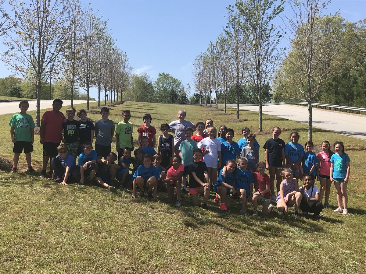 mrs_beverly04's tweet photo. Chestnut Mountain Running Club preparing for their 5K! Run the Mountain! @CMCSIWarriors https://t.co/55ubLxpwIa