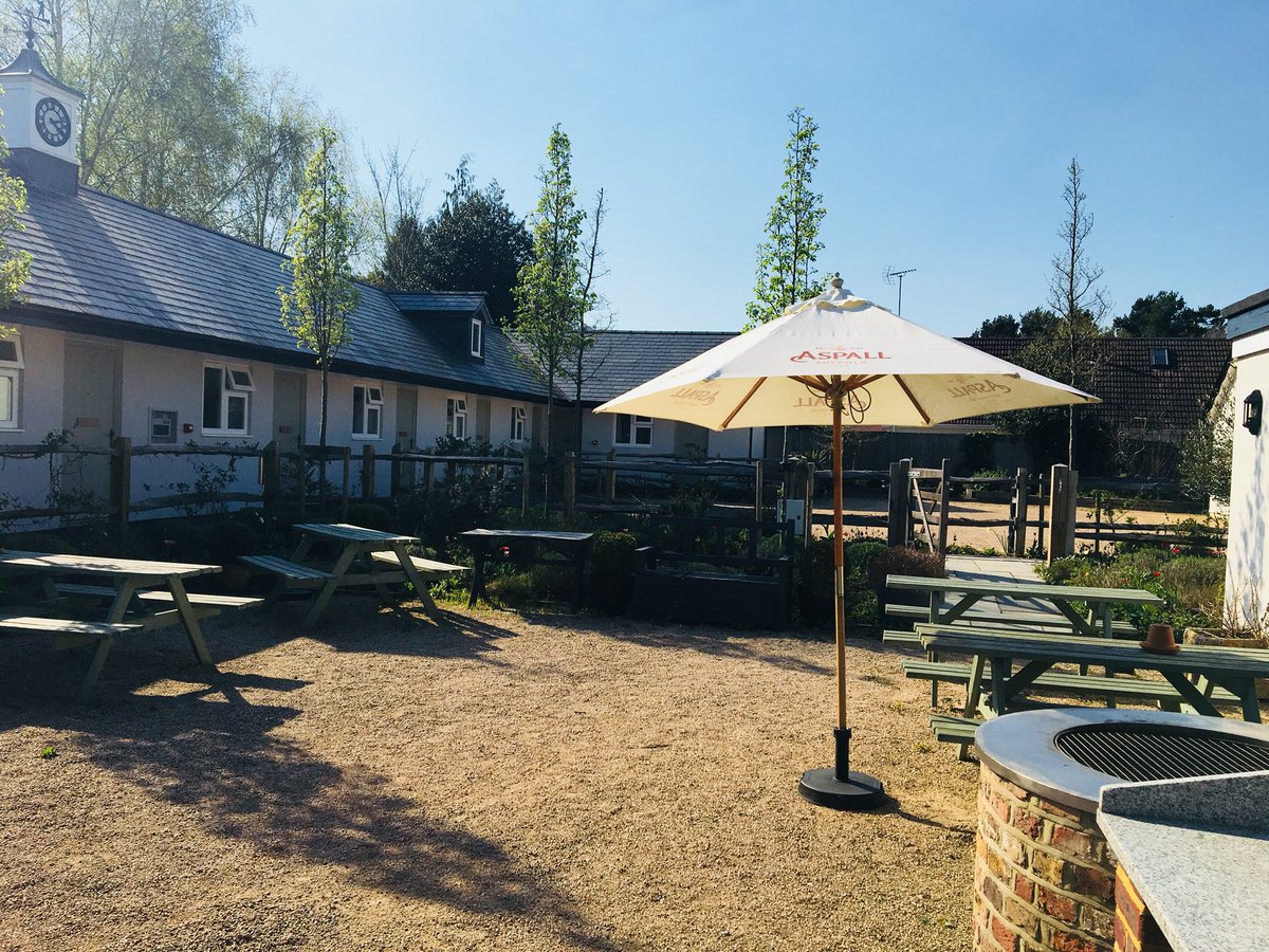 InnWestEnd's tweet photo. What perfect weather for a cold beverage in our beautiful garden☀️    #pub #britishweather #WarmestDayOfTheYear @OldMoutCiderUK https://t.co/iVzxzsUGHX