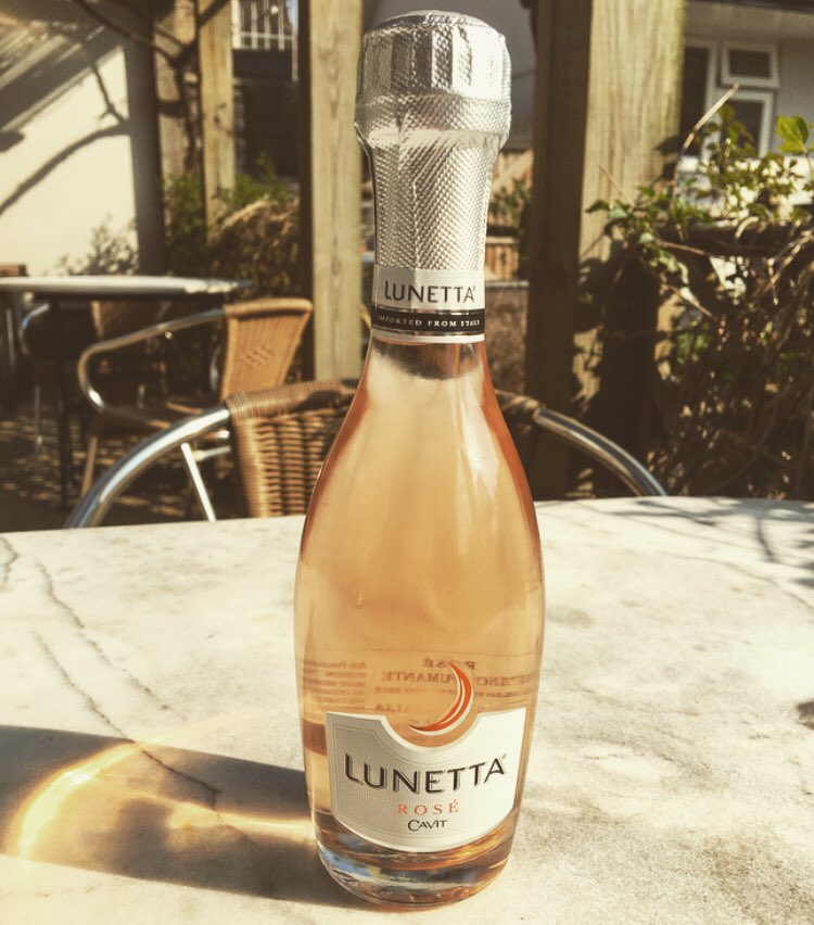 InnWestEnd's tweet photo. What perfect weather for a cold beverage in our beautiful garden☀️    #pub #britishweather #WarmestDayOfTheYear @OldMoutCiderUK https://t.co/iVzxzsUGHX