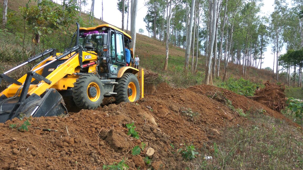 ThoubalForest's tweet photo. Some people illegally extracting and taking away hill earth near kairembikhok, Gwarok RF. Hard to detect forest offense easily with the available staffs. https://t.co/NG4iLLKSjl