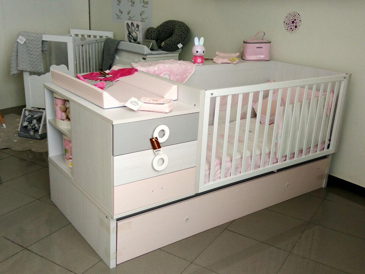 Bebinos's tweet photo. Te mostramos el convertible de @mueblesros que tenemos en exposición en nuestra tienda de Santiago. Se convierte en cama nido (somier de arrastre incluido), escritorio, mesita y estante, ¡y el más rápido de vosotros se lo puede llevar por 679,00 €! 💘
#MueblesRos #convertible https://t.co/1ji5lI7fIR