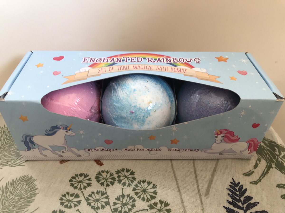 SweetsHampers's tweet photo. Oh my for any #unicorn lover 3 bath bombs only £7 https://t.co/HVkEG1bcSx