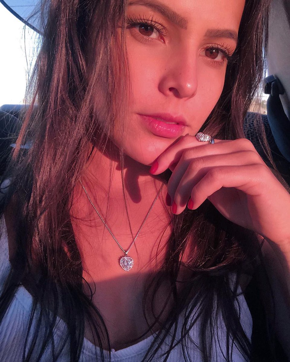 DailyEmillyA's tweet photo. 📷| Emilly via Instagram. 😍💗 https://t.co/mq4ylE1bUu https://t.co/qzYbAy1XEy