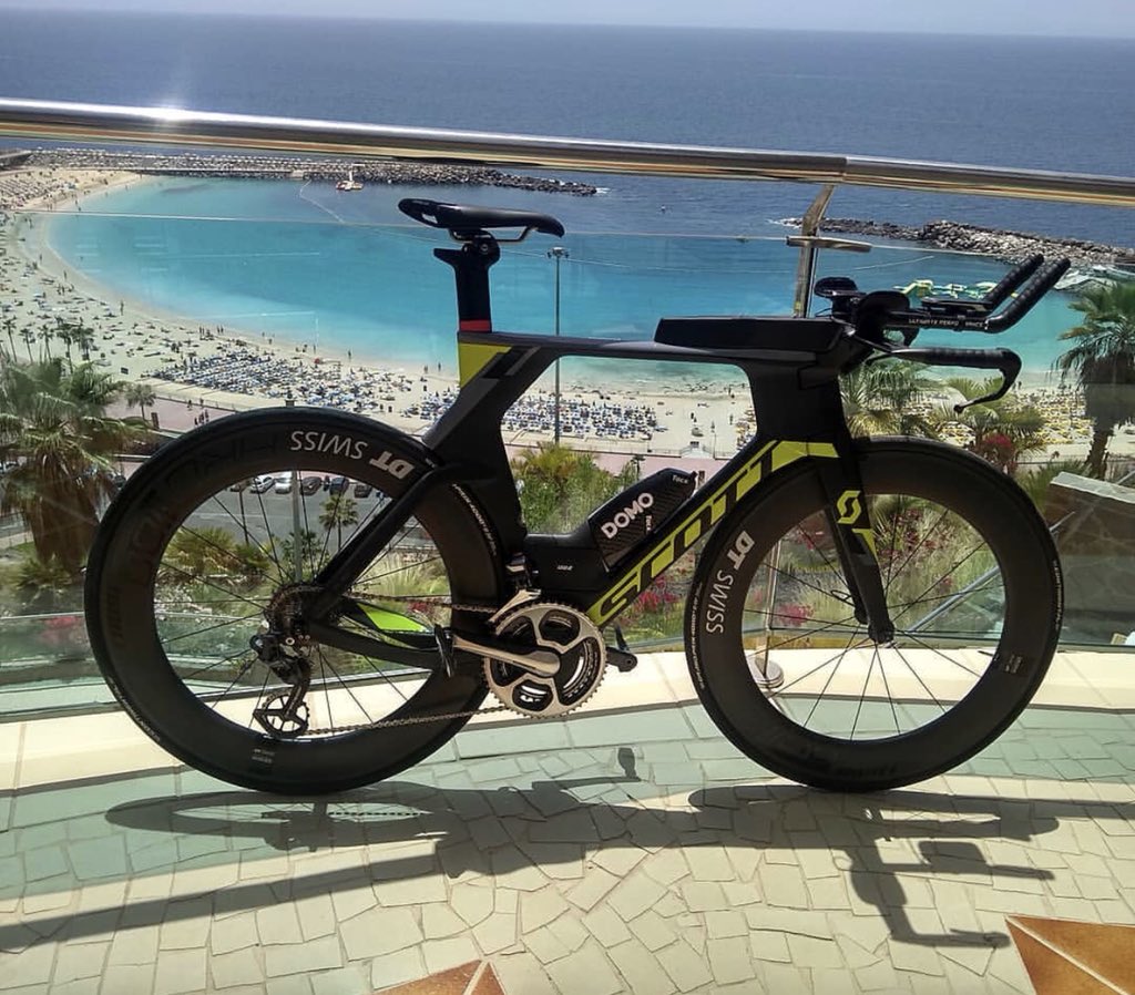 IMTrinews's tweet photo. Via @pieterheemeryck - No filter needed for this beauty! 😆 Race bike for the 2018 season is ready! 🤗 #noshortcuts #scottbikes #plasmarc #scott2luvit #dtswiss #flatoutfast #arc1100dicut #challengefamily #challengegrancanaria #triathlon #triathlontraining https://t.co/kSmpfVZto7