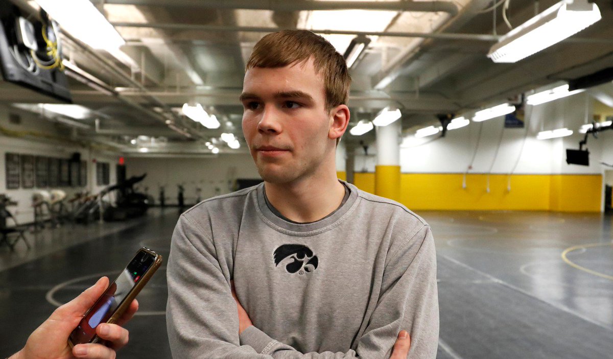 Hawks_Wrestling's tweet image. This here is the face of a student-athlete. #Hawkeyes Sorensen, Kemerer, Marinelli and Lee named to @nwcawrestling all-academic team. bit.ly/2HJX85K
#FightForIowa
#WinGraduateDoItRight