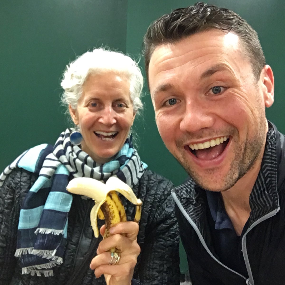 IanCramer's tweet image. Me and and @JaneEsselstyn and her banana 🍌 😂 I was fortunate to speak to Jane about health below the belt and some projects she’s working on. She’s a busy beaver, and it shows!! she’s changing lives and making people healthier for life with #Plantbasednutrition  #engine2