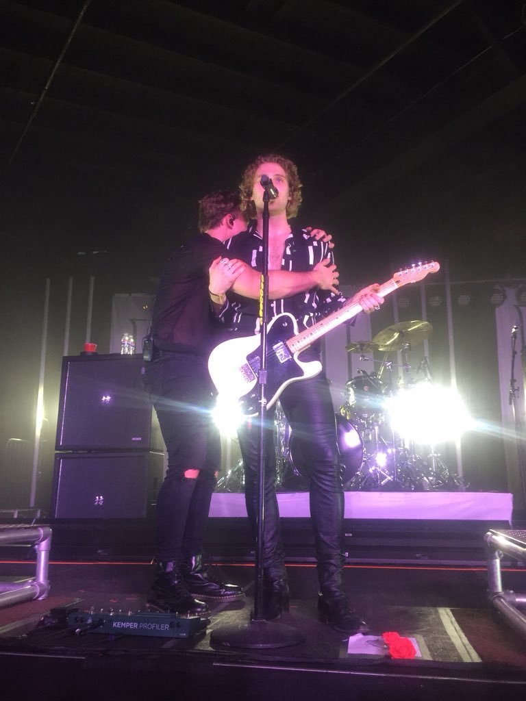 ¿Y podemos hablar de como te cojo yo en plan "mm, es mío, putas"?